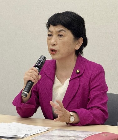 社民、新垣氏の離党承認　所属衆院議員ゼロに